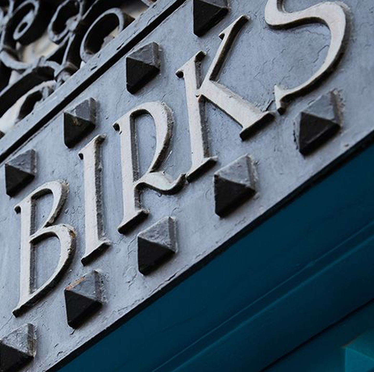 Birks Signage on the flagship store